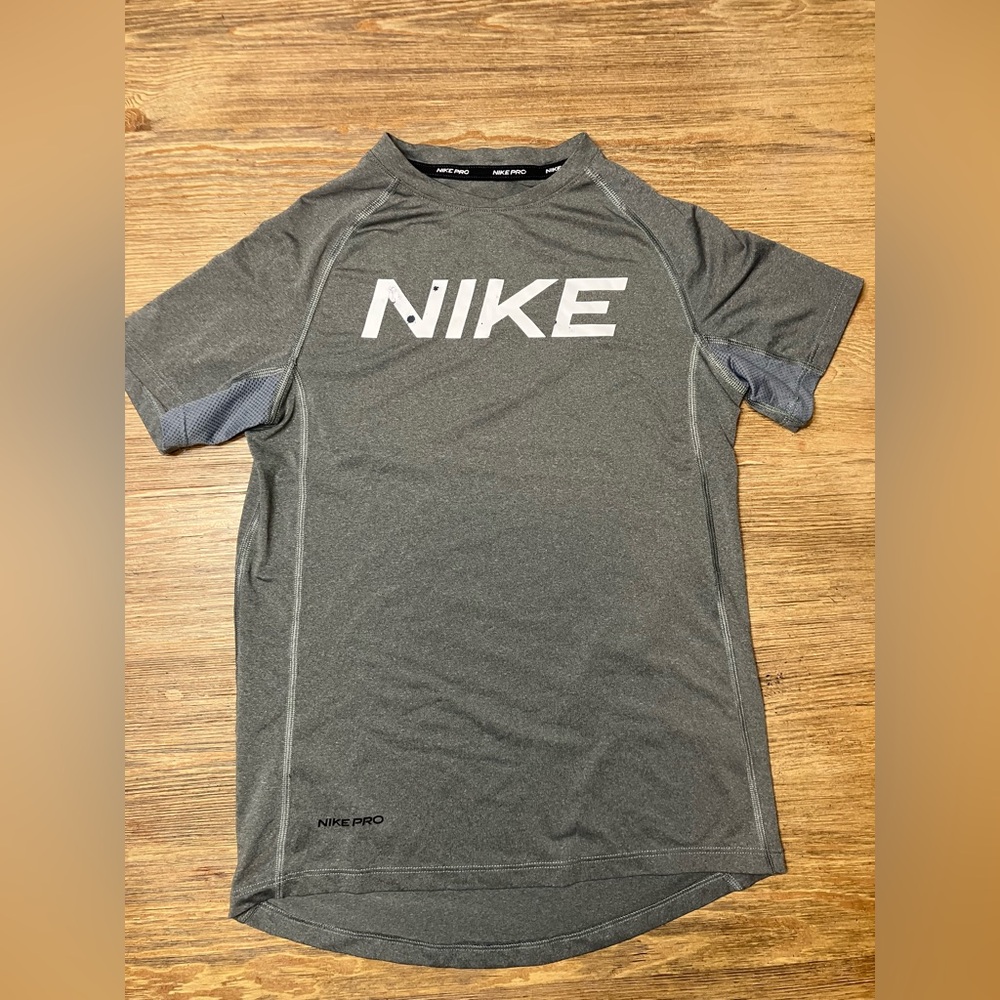 Nike Youth M Grey Dry Fit short sleeved shirt